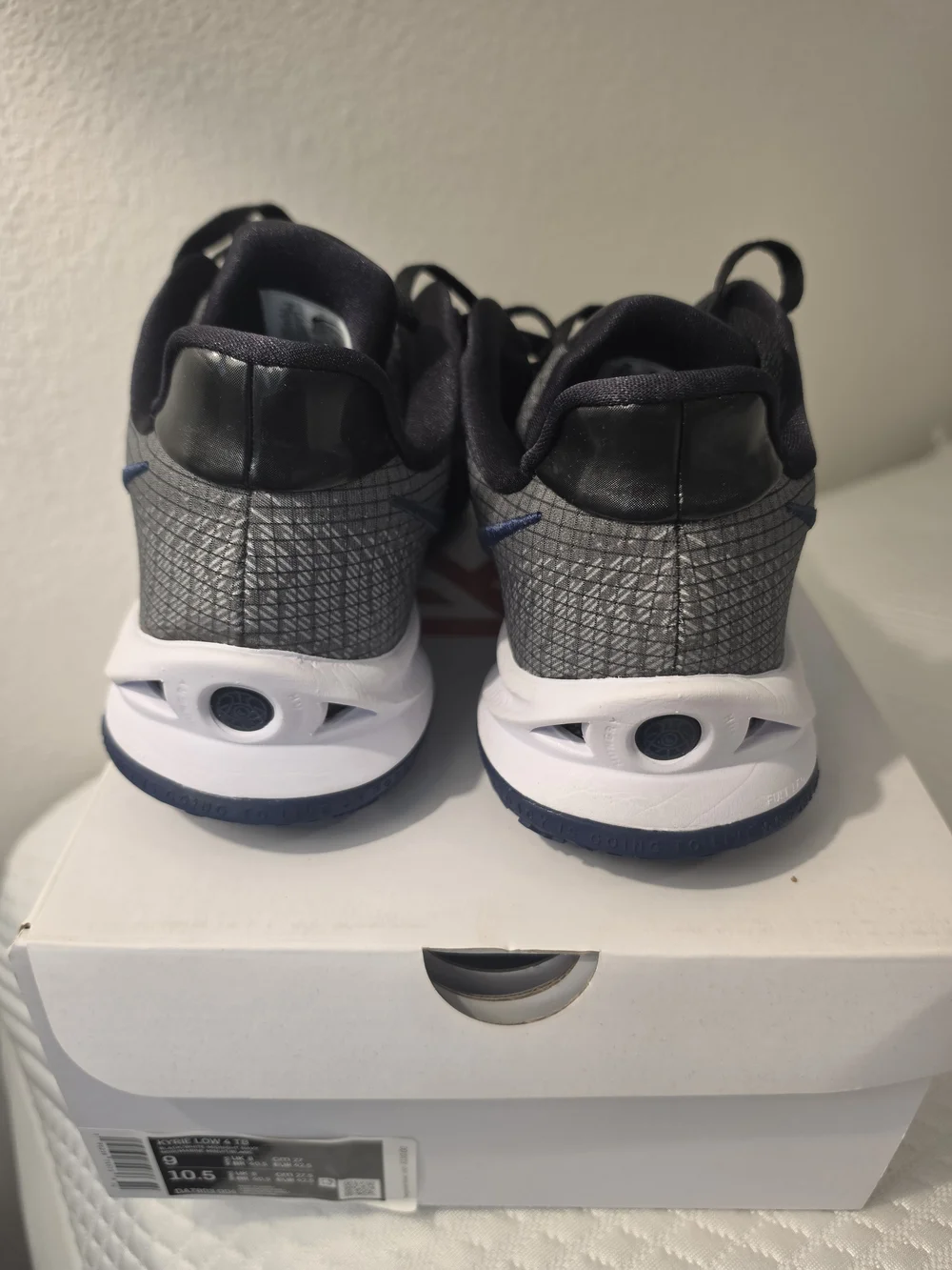 Nike Kyrie Low 4 TB - Size 9 - Picture 4 of 7